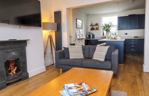 Cemaes Bay Cabaña | DOLFOR, pet friendly, country holiday cottage in Cemaes Bay