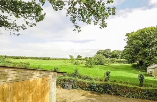 Liskeard Casa | Dolittles Den, a beautifully renovated barn situated in idyllic Cornish countryside