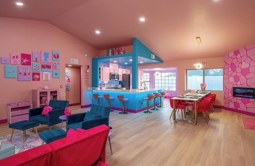 Summersett Village Casa | Dollhouse Daydream Barbie-inspired, Spacious 5-bedroom house with heated pool