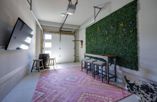 Radnor Casa | Dolly and Denim 4 Bedroom 4.5 Bath with Spacious Rooftop