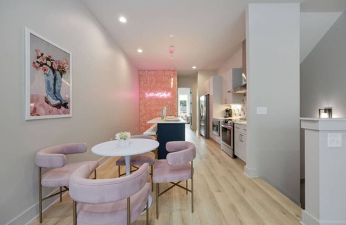 Radnor Casa | Dolly & Denim - 4BD/4.5BTH - Spacious Rooftop!