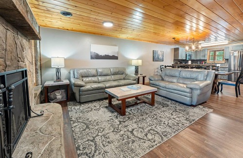 Caton Condominio | Dolly's 1: Free Attraction Tickets, Mountain Views,Wifi