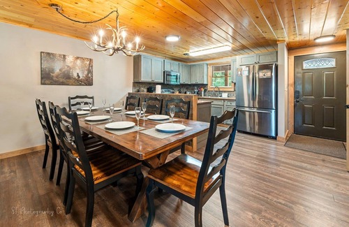 Caton Condominio | Dolly's 1: Free Attraction Tickets, Mountain Views,Wifi