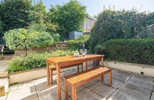 Hobart Central Business District Casa | Dolly's Cottage - Timeless Retreat near Hobart CBD