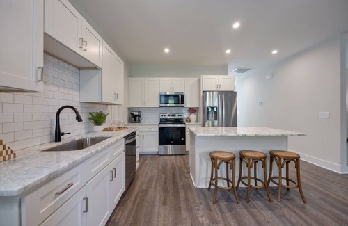 Whitebridge Casa | Dolly's Daydream - Rooftop Deck - Mins to Downtown – Sleeps 8