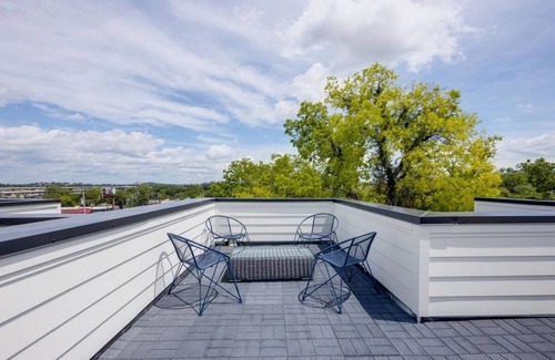 Whitebridge Casa | Dolly's Daydream - Rooftop Deck - Mins to Downtown – Sleeps 8
