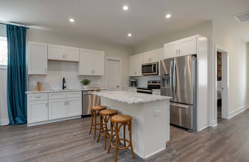 Whitebridge Casa | Dolly's Dreamhouse - Rooftop Deck - Mins to Downtown