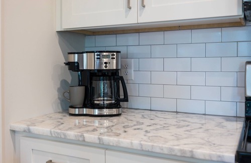Whitebridge Casa | Dolly's Dreamhouse - Rooftop Deck - Mins to Downtown