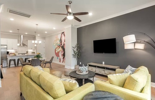 Whitebridge Casa | Dolly's Hideaway 13-Dazzling Dolly House-Sleeps 8