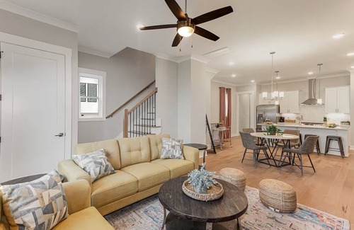 Whitebridge Casa | Dolly's Hideaway 13-Dazzling Dolly House-Sleeps 8