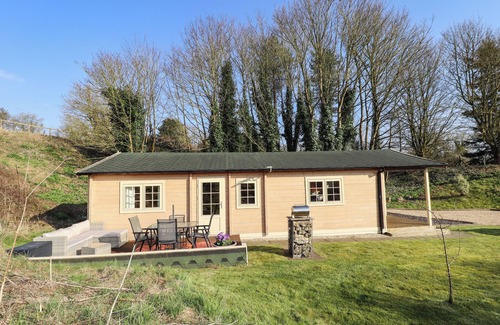 Louth Cabaña | DOLLY'S HIDEAWAY CABIN, pet friendly in Donington On Bain