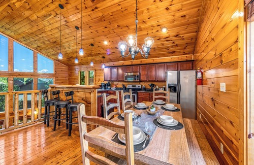 Pigeon Forge Cabina | Dollywood < 1Mile Theatre Game RM HotTub Pets PoolTable 2Balconies