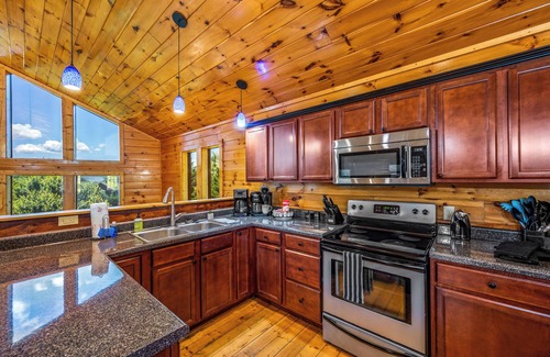 Pigeon Forge Cabina | Dollywood < 1Mile Theatre Game RM HotTub Pets PoolTable 2Balconies