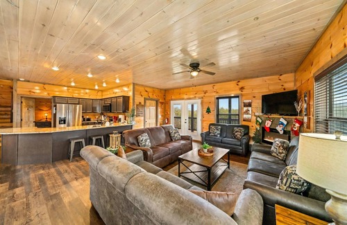 Sevierville Cabina | Dollywood Luxury Smoky Mtn Pool Cabin, Amazing view, Hot tub,Arcade, Pets ok