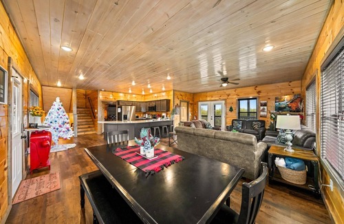 Sevierville Cabina | Dollywood Luxury Smoky Mtn Pool Cabin, Amazing view, Hot tub,Arcade, Pets ok