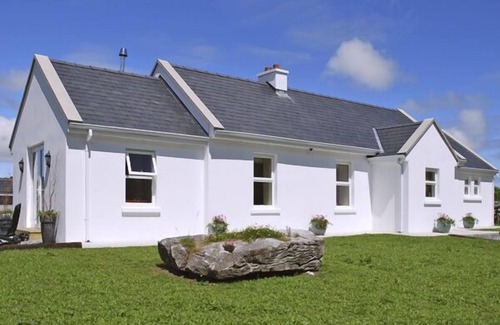 Caherconnell Cabaña | DOLMEN COTTAGE, pet friendly in Kilfenora, County Clare