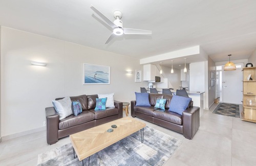 Lagoon Beach Apartamento | Dolphin Beach H205, Blouberg by HMH