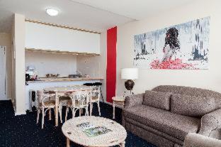 Bloubergstrand Hotel | Dolphin Beach Hotel Self Catering Apartments