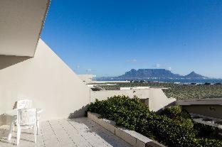 Bloubergstrand Hotel | Dolphin Beach Hotel Self Catering Apartments