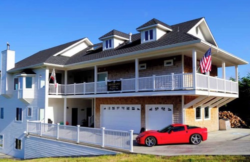 Ocean Shores Condominio | Dolphin by OceanviewHotTubs Tesla charging Oceanfront Shelter Cove