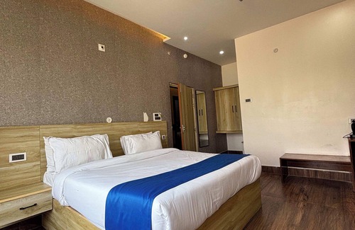Bara Banki Hotel | Dolphin club
