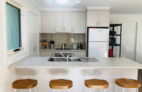 Smiths Beach Casa | Dolphin Delight - beach, fire, dog friendly, deck, linen and towels provided.