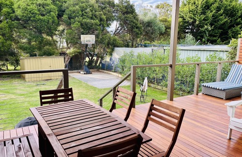 Smiths Beach Casa | Dolphin Delight - beach, fire, dog friendly, deck, linen and towels provided.