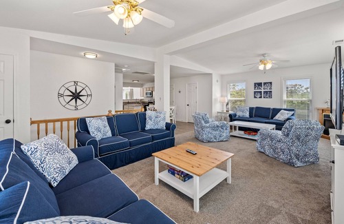 Carolina Dunes Casa | Dolphin Dunes: Pool, Hot Tub, Tiki Bar, Rec Room