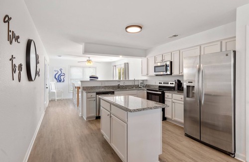 Carolina Dunes Casa | Dolphin Dunes: Pool, Hot Tub, Tiki Bar, Rec Room