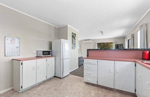 Tutukaka Casa | Dolphin Hideaway - Tutukaka Holiday Bach