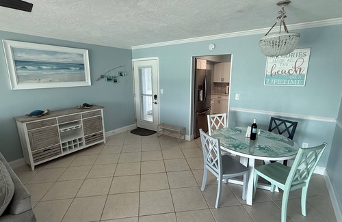 Treasure Island Condominio | Dolphin & Manatee At Your Back Door!!