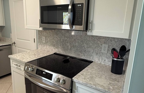 Treasure Island Condominio | Dolphin & Manatee At Your Back Door!!