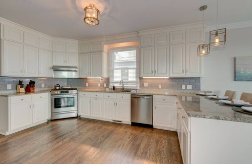 Isle of Palms Casa | Dolphin Manor en Isle of Palms ~ FRENTE AL MAR, PISCINA PRIVADA, TINA CALIENTE!
