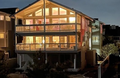 Northeast Virginia Beach Casa | Dolphin's Den - Oceanfront - North End VB