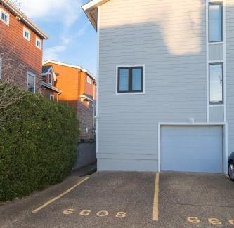 Northeast Virginia Beach Casa | Dolphin Watch - Oceanfront - North End VB