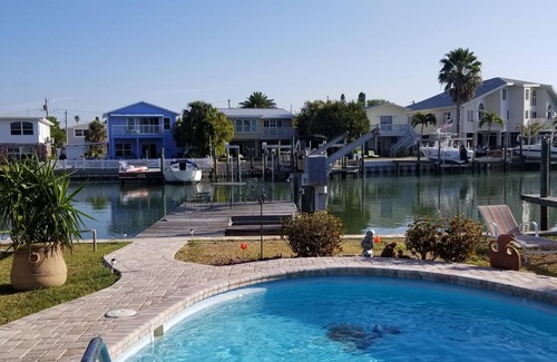 Madeira Beach Casa | ¡Delfines y manatíes en tu patio trasero!