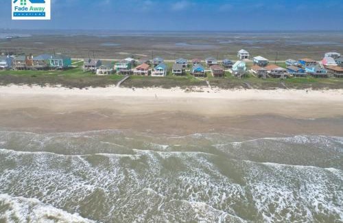 Freeport Casa | Dolphins Beach Cottage on the Beach - Sleeps 12
