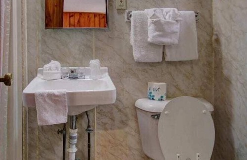 Hampton Hotel | Dolphyn Motel