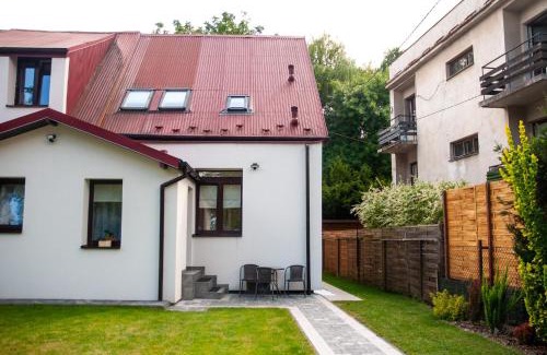 Pradnik Czerwony Apartamento | Dom z ogrodem i prywatnym parkingiem w Krakowie