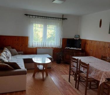 Zlatibor Casa | Domaćinstvo Sindžirević