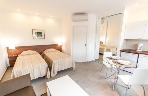 Saint-Hilaire-Saint-Florent Apartamento | Domaine équestre de la Chênaie