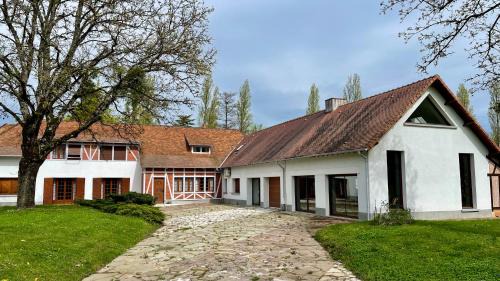 La Ferte-Saint-Cyr Apartamento | Domaine 9 chambres à la Ferté saint Cyr