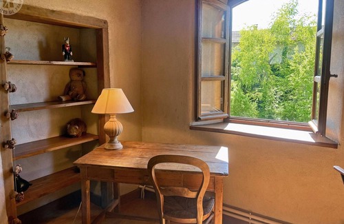 Essertines-en-Donzy Cabaña | Domaine de Campagne: Encanto Auténtico con Piscina y Spa