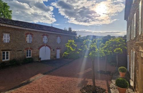 Denice Cama Y Desayuno | DOMAINE DES FRANCHISES - Beaujolais Village - Charme et authenticité au cœur des Pierres dorées