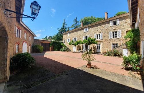 Denice Cama Y Desayuno | DOMAINE DES FRANCHISES - Beaujolais Village - Charme et authenticité au cœur des Pierres dorées