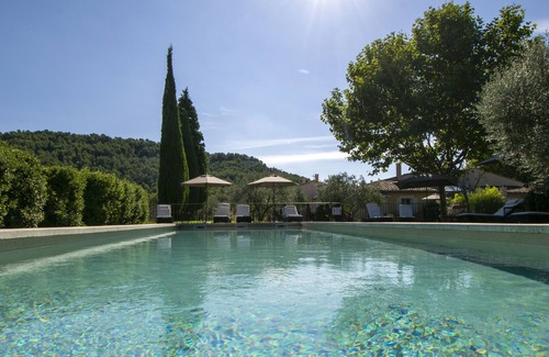 Gargas Cabaña | Les Boussicaux-Gîte-Confortable-Baño con ducha-Vista al patio