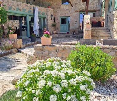 Malleval Cama Y Desayuno | Domaine Saint Claude - Gîte , Chambres d'hôtes & hébergement insolite
