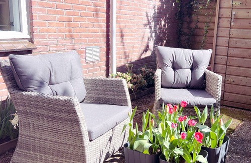 Binnenstad Apartamento | DomCity Apt Near Amsterdam. Bikes Included! One mile to City Center!