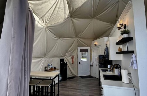 West Bay Cabina | Dome 5 · Luxury Lakeside Dome Experience Private Hot Tub