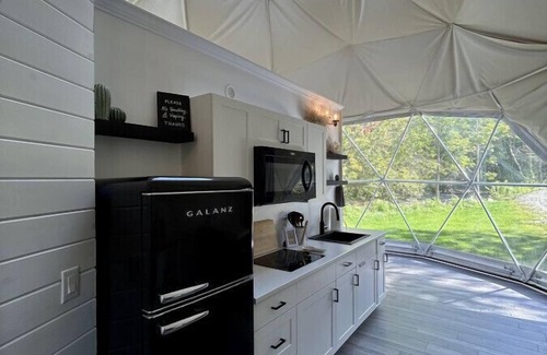 West Bay Cabina | Dome 6 · Lakeside Luxury Dome Experience Private Hot Tub